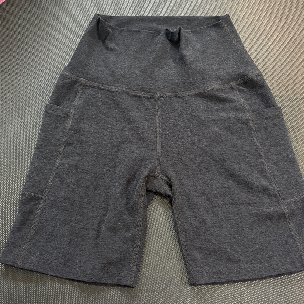 Beyond Yoga high -Waist Gray Women's Bike Shorts with Side Pockets - Picture 7 of 7
